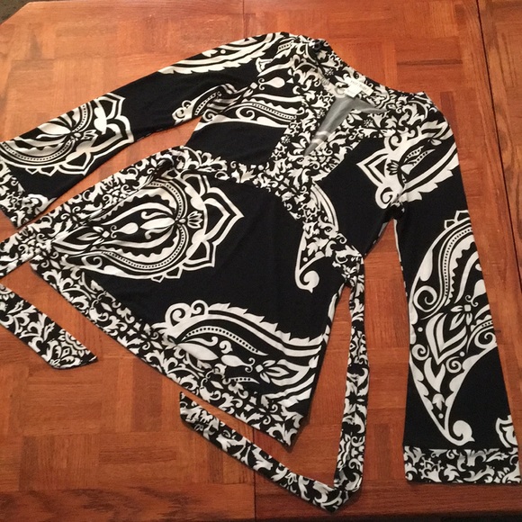 WHITE HOUSE BLACK MARKET bell sleeve tunic - Picture 2 of 14